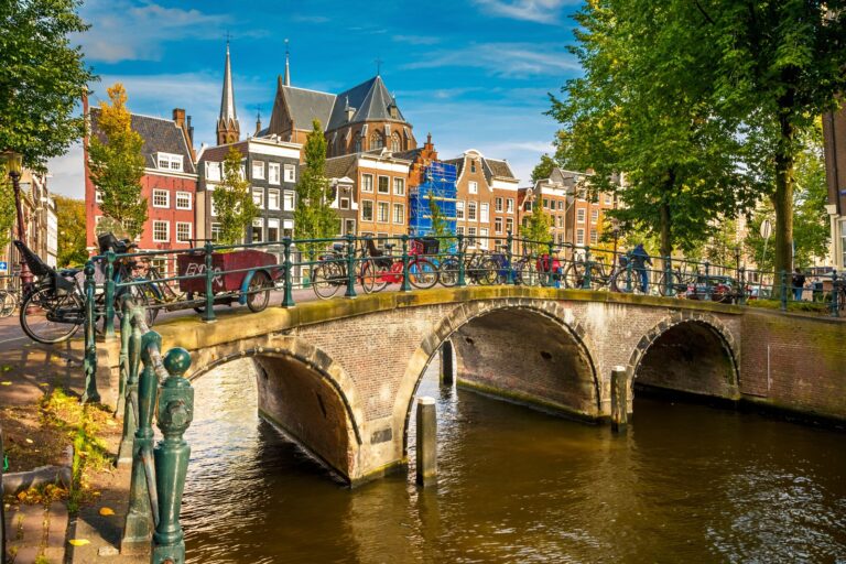 Amsterdam: Hotel in stile contemporaneo con vista panoramica, situato nel quartiere De Pijp – A partire da € 355,00